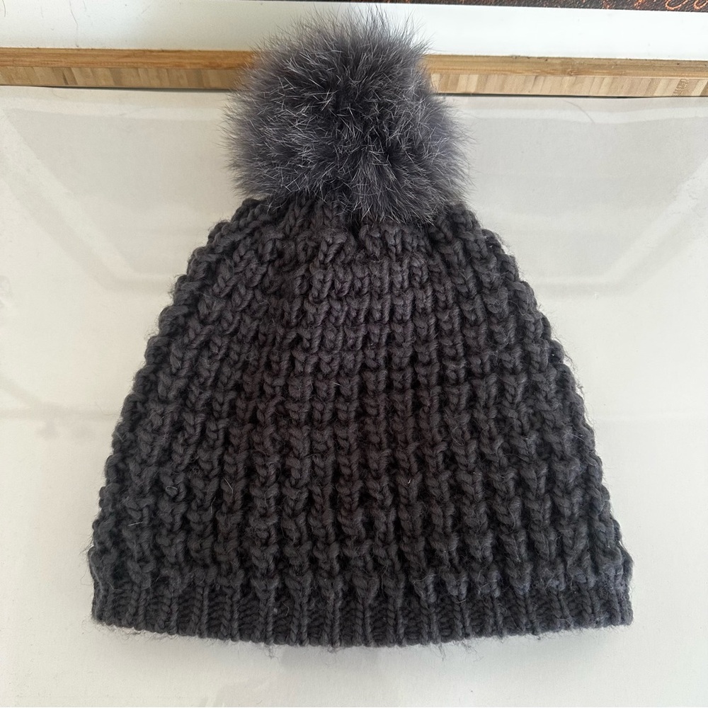 ⚜️ Kyi Kyi Canada gray beanie knit winter hat genuine fur Pom Pom fleece lined
